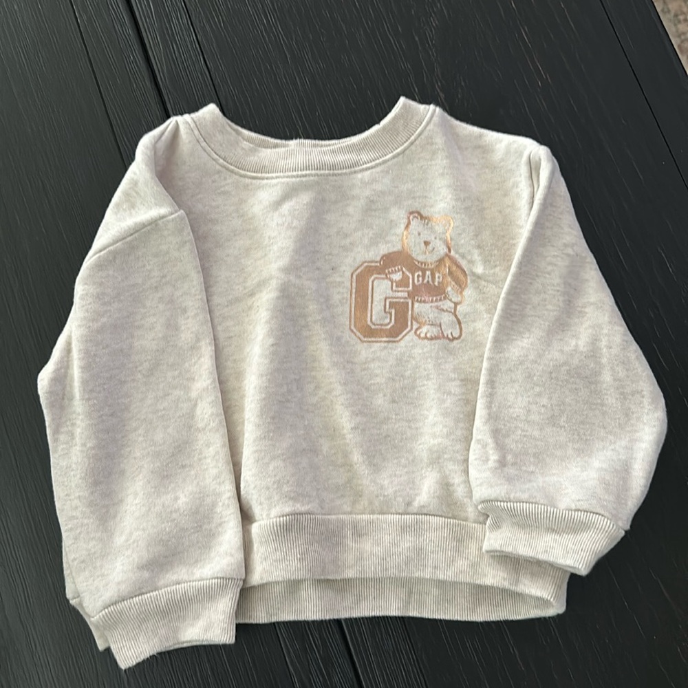 Gap Sweatsuit. Oat color. Size 3 years